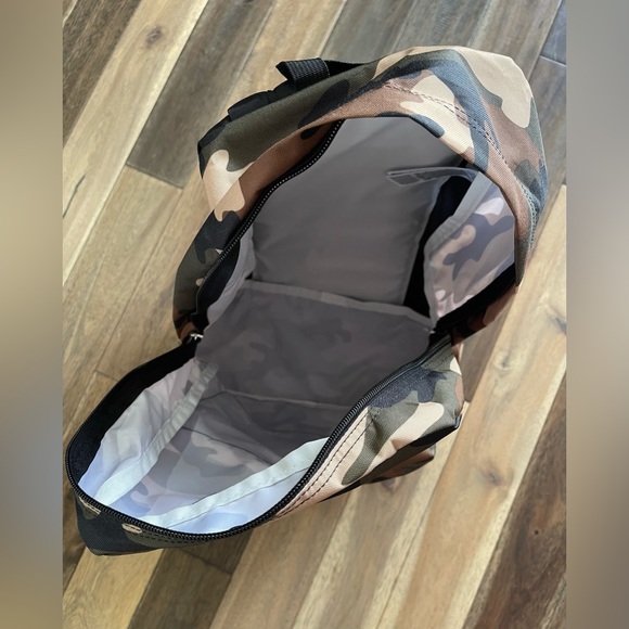 Jansport Camo Backpack - Picture 3 of 3